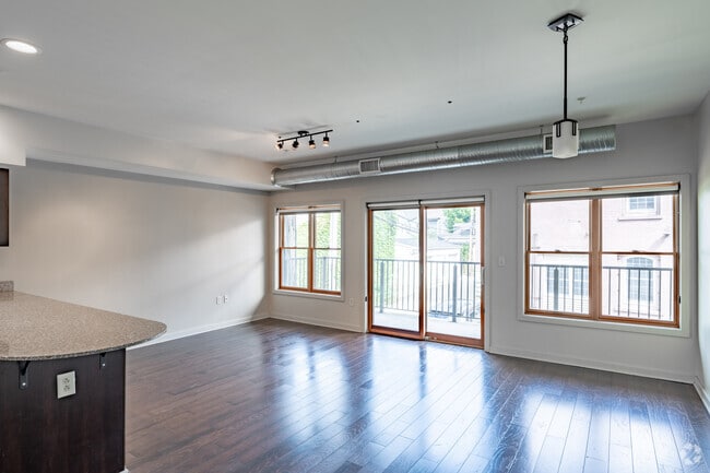 1BR, 1BA - 1000SF - Dining and Living Area