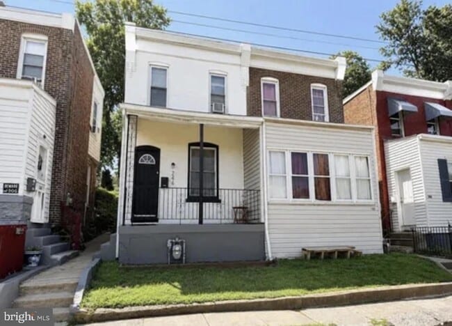 Building Photo - 246 Mill St