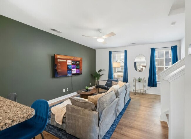 Building Photo - 1131 Fairway Green Ln Unit ID1367334P