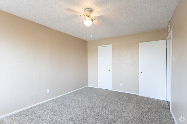 2BR 1BA - 950 SF
