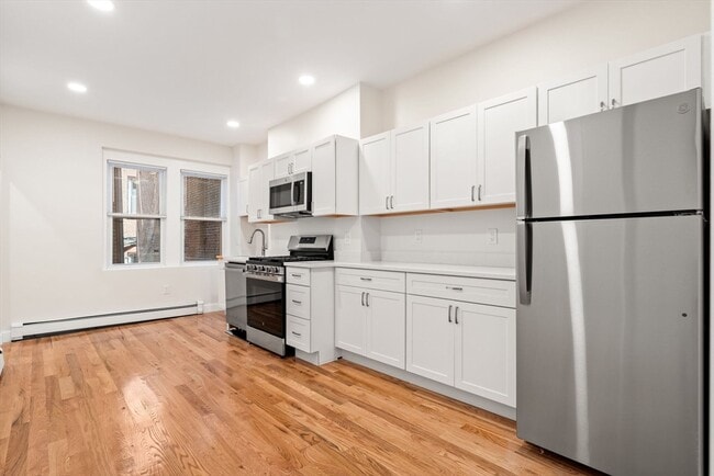 Building Photo - 198 Salem St Unit 2 Rental