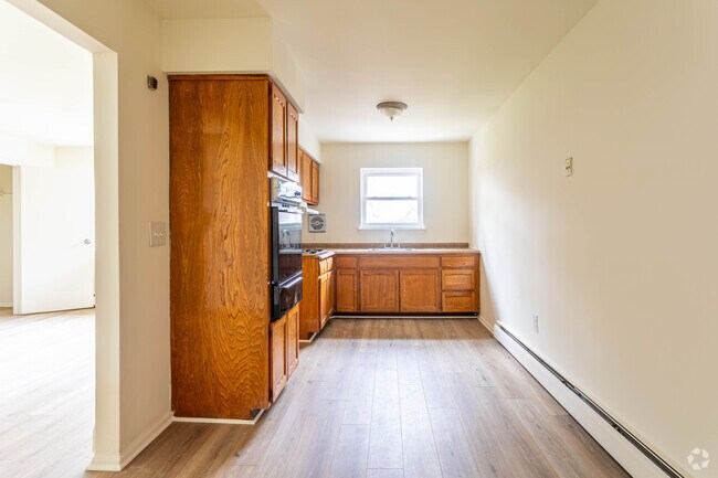 1BR, 1BA - 775SF - Kitchen