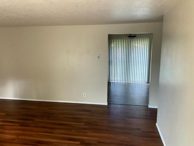 Photo - 2755 Kalmia St