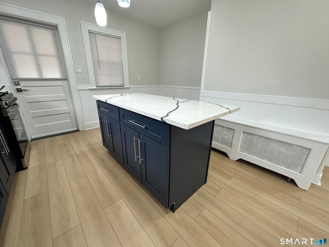 Photo - 332 Robbins St