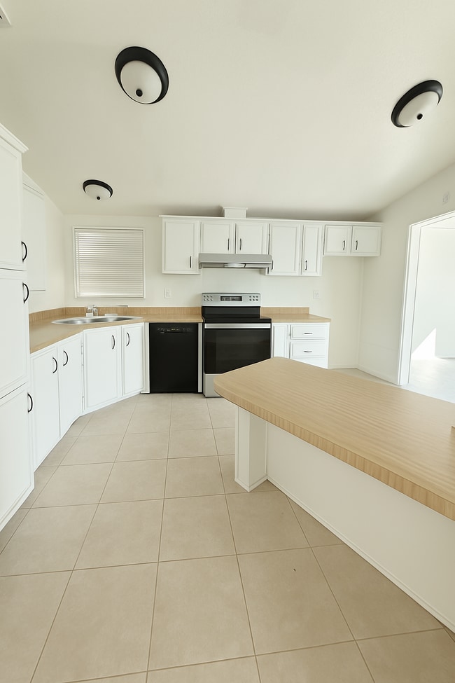 Building Photo - 24425 Woolsey Canyon Rd Unit 16