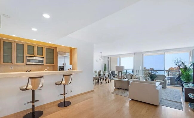Building Photo - "Chic Santa Monica Oasis: 1-Bedroom Furnis... Rental