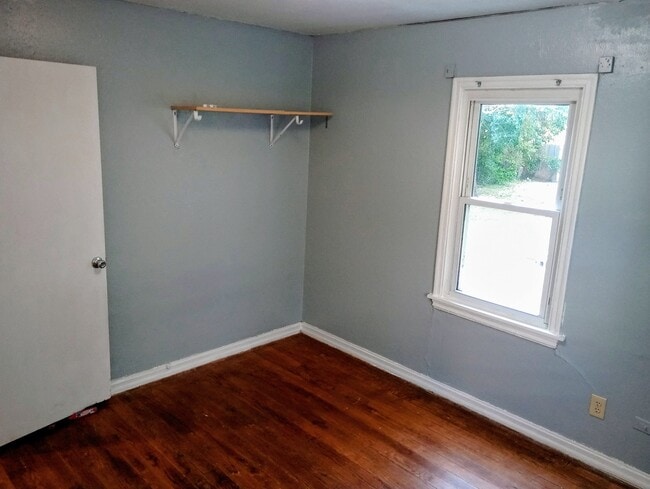 Photo - 209 E Douglas Dr