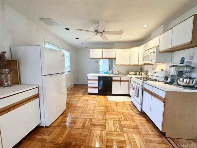 Photo - 518 Lindell Blvd