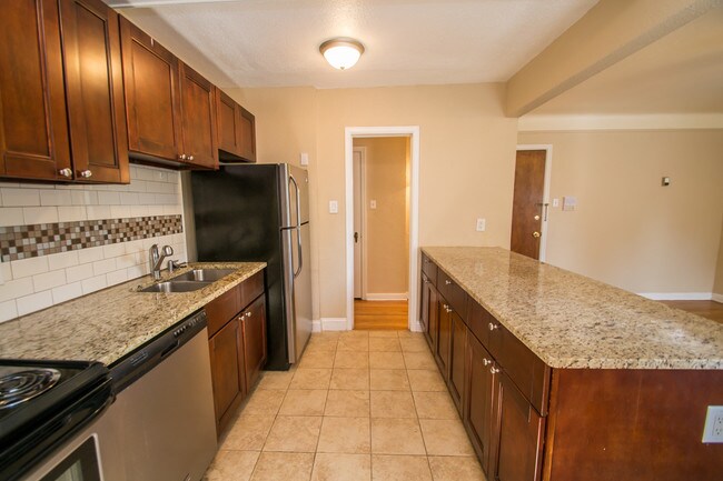 Photo - 2121 S Josephine St