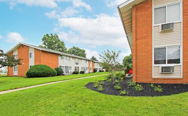 Pepperwood Townhomes & Gardens For Rent in Mayfield Heights, OH