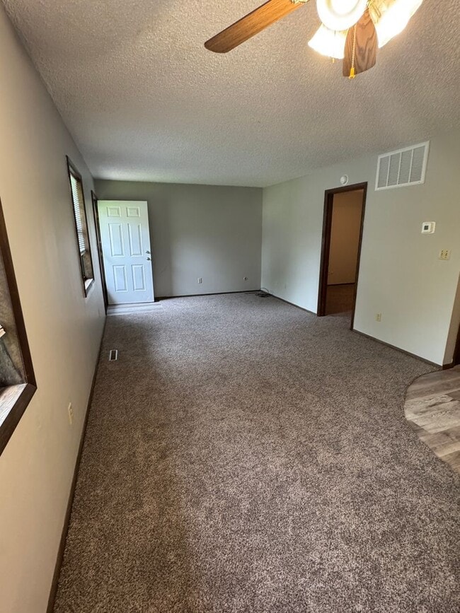 Photo - Scenic Triplexes Unit C