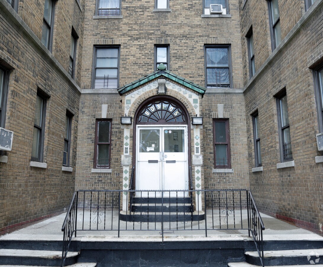 Photo - 803-805 E 182nd