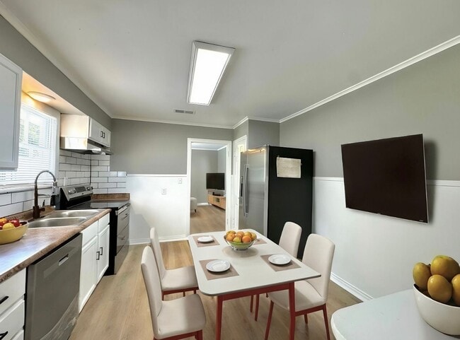 Photo - Available Now! 3/2 House for Rent!