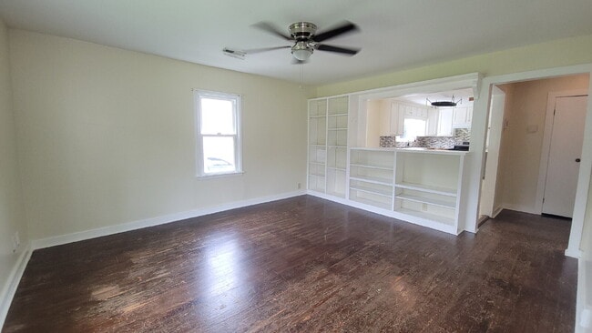Photo - $500 off one month with 18 month lease.  "...