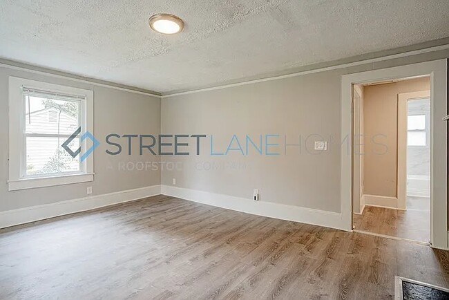 Photo - 405 Caughlin Ave