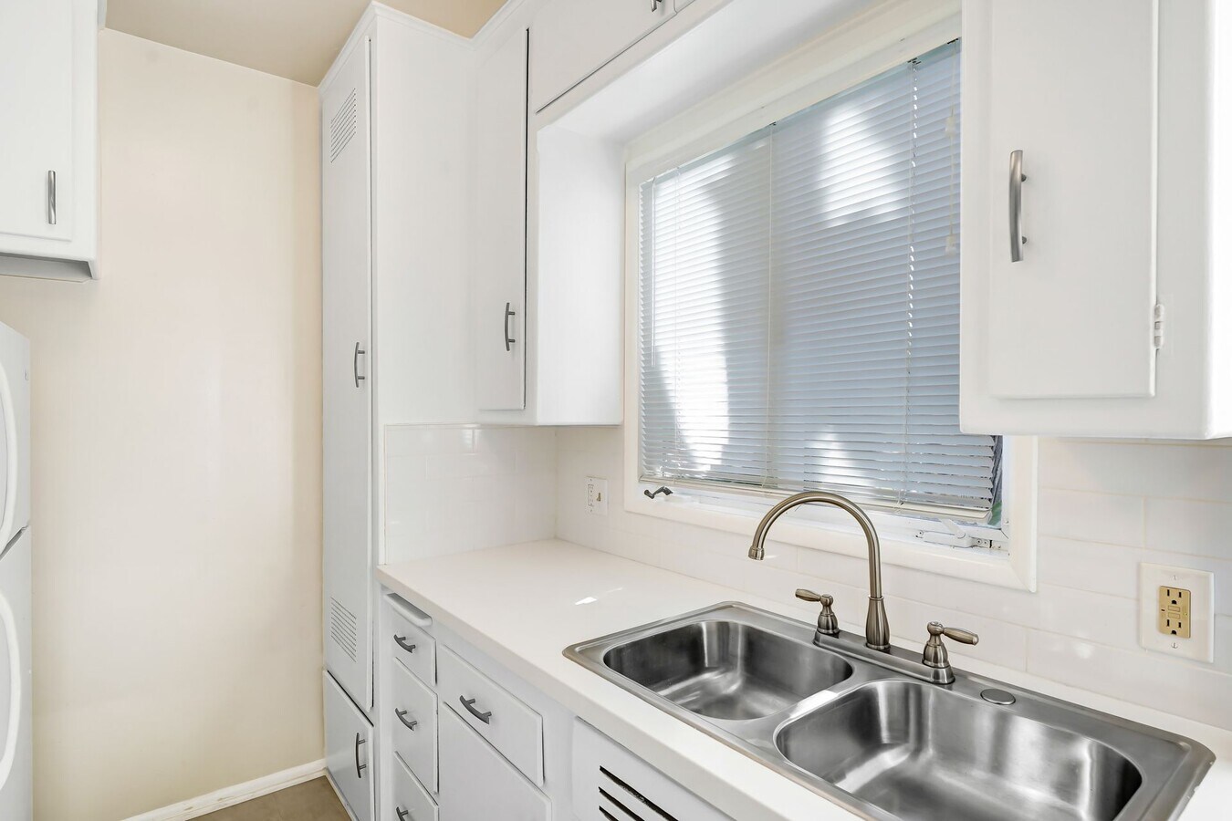 Photo - 500 California Ave, North of Wilshire in Santa Monica. 5 blocks to the beach