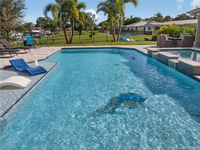 Photo - 724 NW Spruce Ridge Dr