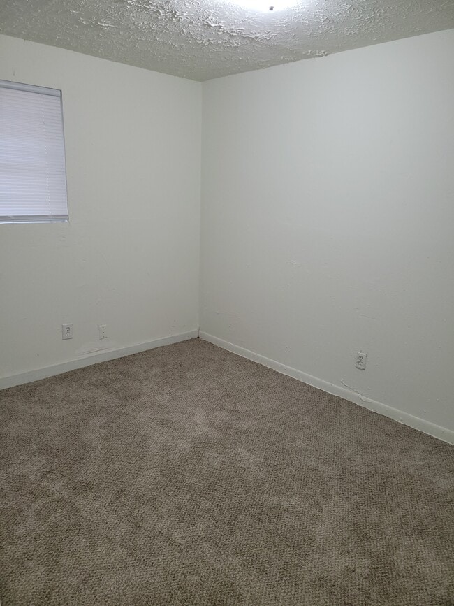 Photo - 1541 W 1st St