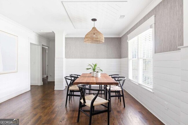 Photo - 318 Ashburton Ave SE