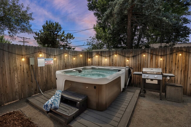 Building Photo - 2945 S Zurich Ct