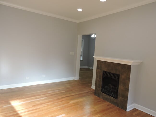 Photo - 1346 1/2 W Estes Ave Unidad 1E