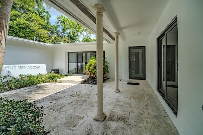 Photo - 1825 Alamanda Dr