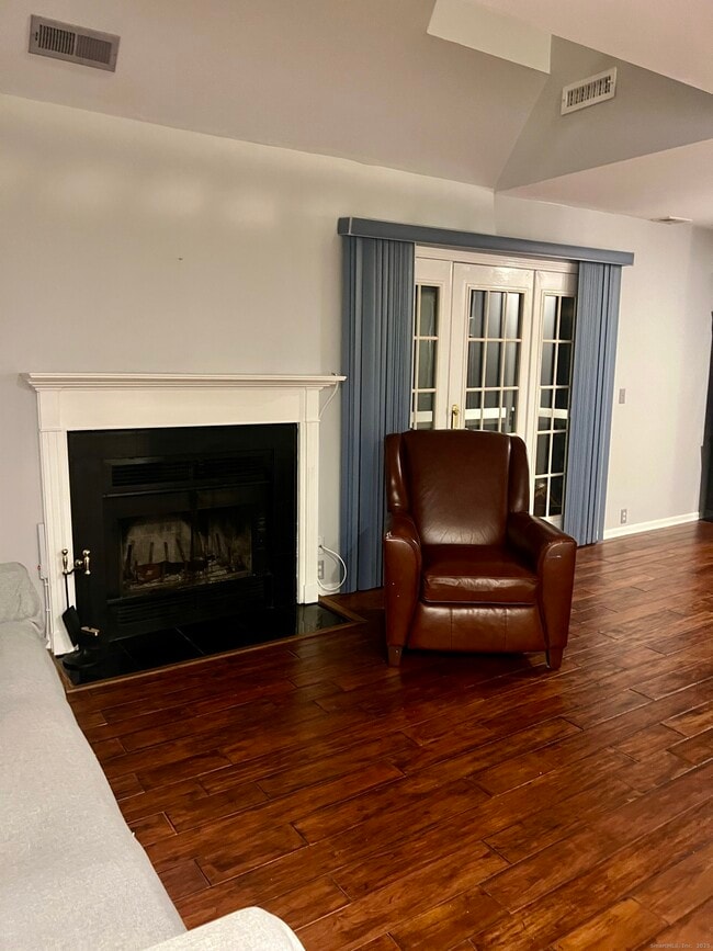 Photo - 523 Old Pond Ln Unidad 523 Rental