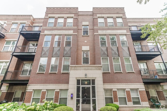 Building Photo - 1205 N Orleans St Unit 203 Rental
