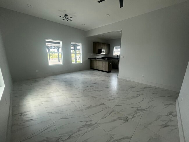 Building Photo - 2900 W Pike Blvd Unit Weslaco Dominions