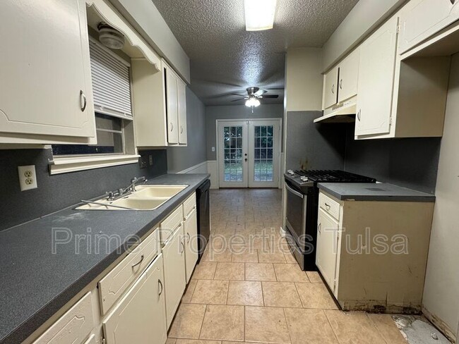 Photo - 10853 E 33rd Pl