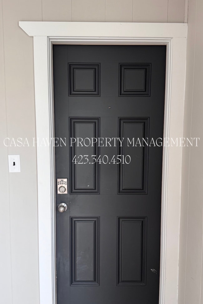 Building Photo - Limited-Time Special: First Month FREE with a 13-Month Lease! Unit 204 E Watauga - 6