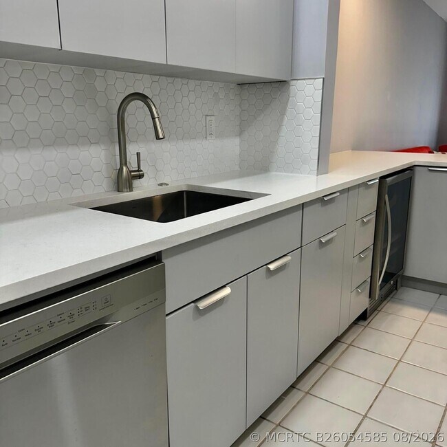 Photo - 2171 NE 66th St Unit 828