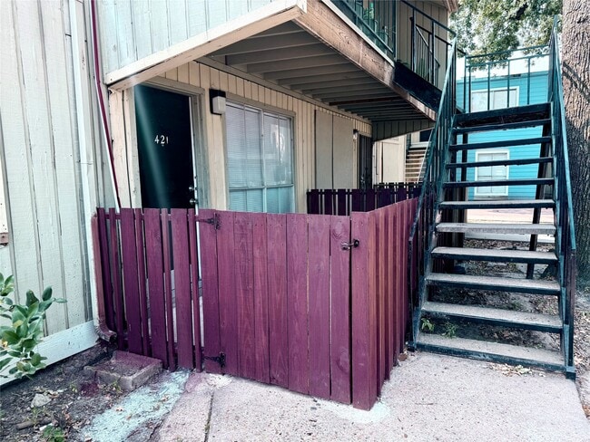 Building Photo - 5625 Antoine Dr Unit 421 Rental