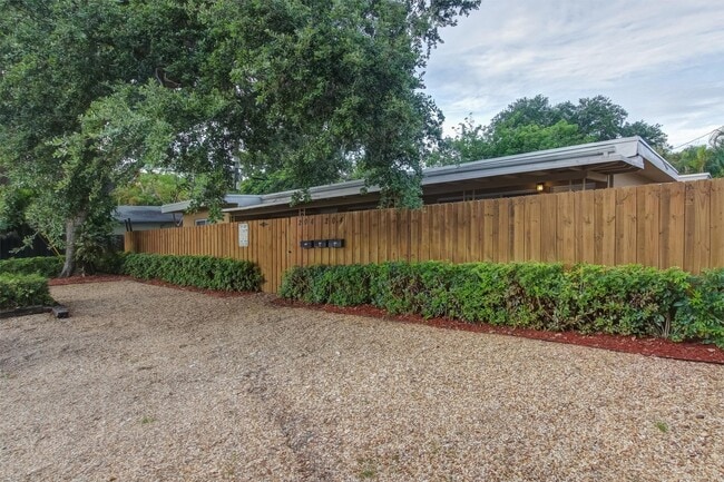 206 NE 10th Ave Unit 3