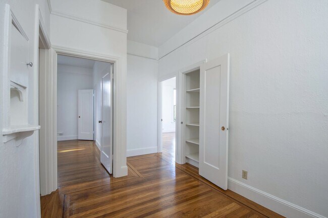 Photo - Union Street - Spacious & Bright Top Floor, Corner Unit Unidad 06