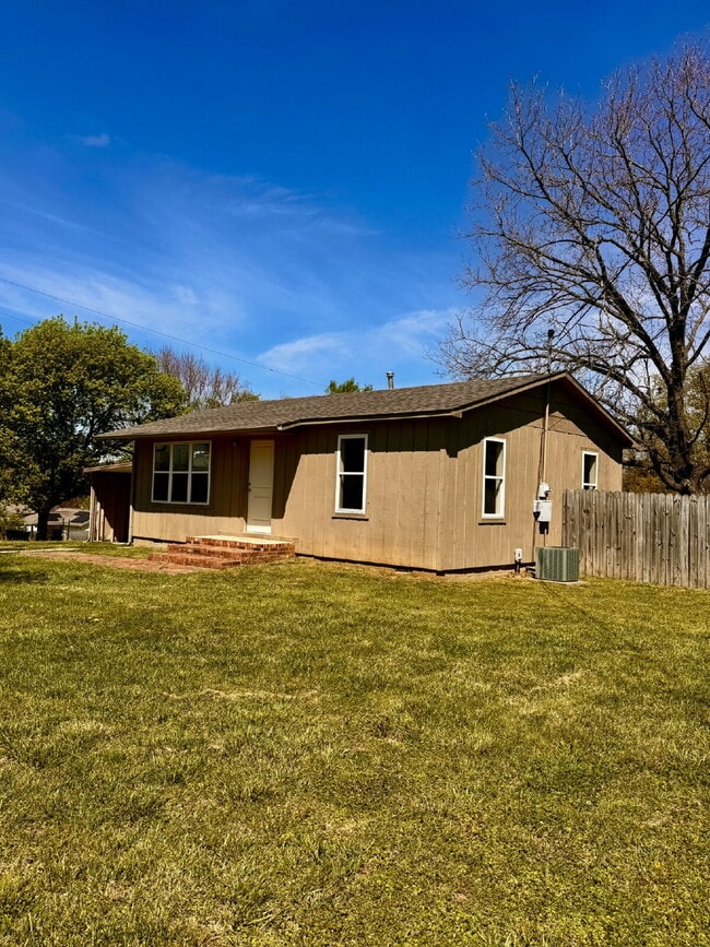 Photo - 803 E Greenfield St