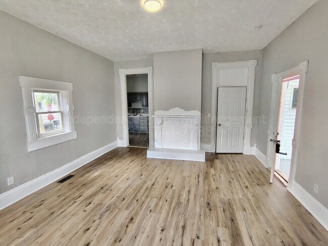 Photo - 817 S Main St