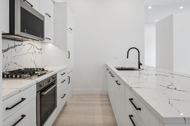 Photo - 949 W Madison St Unit 406