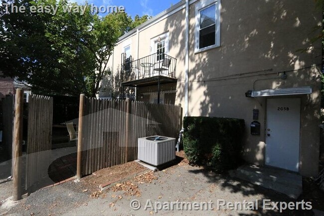 Building Photo - 205 Highland Ave