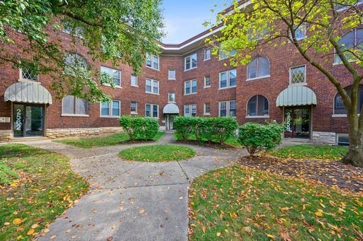 Building Photo - 2560 Woodburn Ave Unit 8