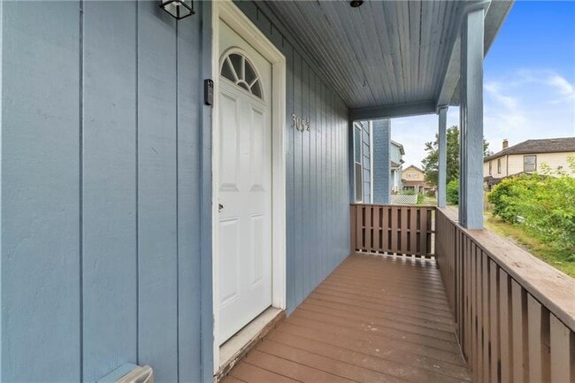 Photo - 305 1/2 E Lutton St
