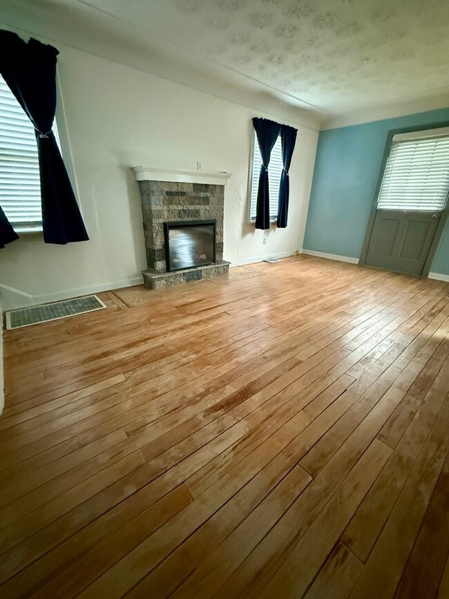 Photo - Available Now! 2-bed home in Ft. Thomas with lots to offer!