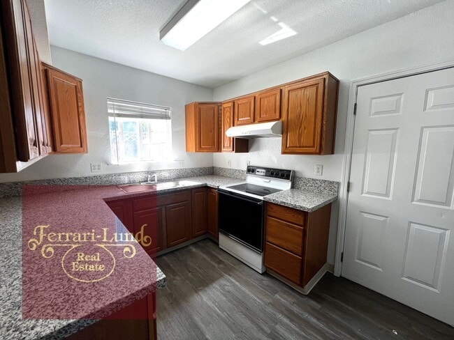 Photo - ?? Beautifully renovated tiny home in Spar...