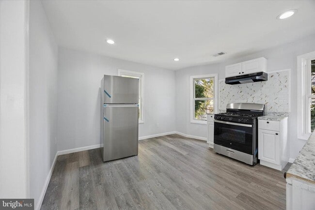 Photo - 566 Rutherford Ave