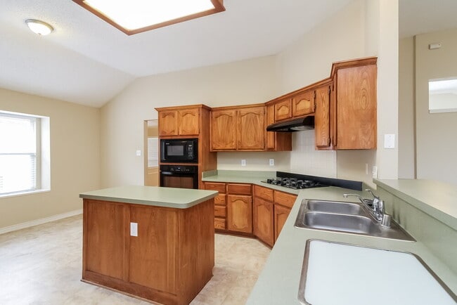 Photo - 1554 Cardigan Ln