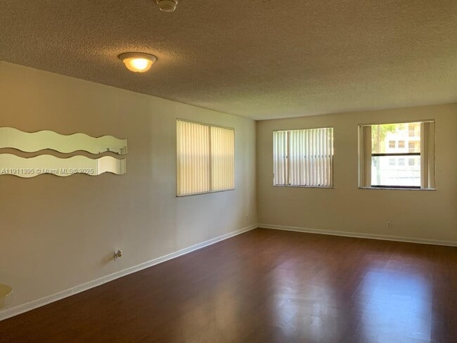 Photo - 8180 Geneva Ct Unidad 124