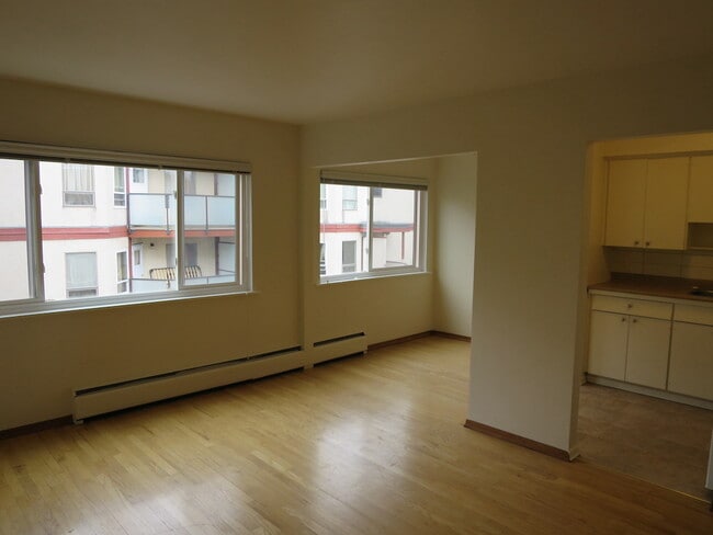 Photo - 2150 Cadboro Bay Rd Unit 26
