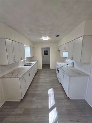 Photo - 921 Poinsettia Dr