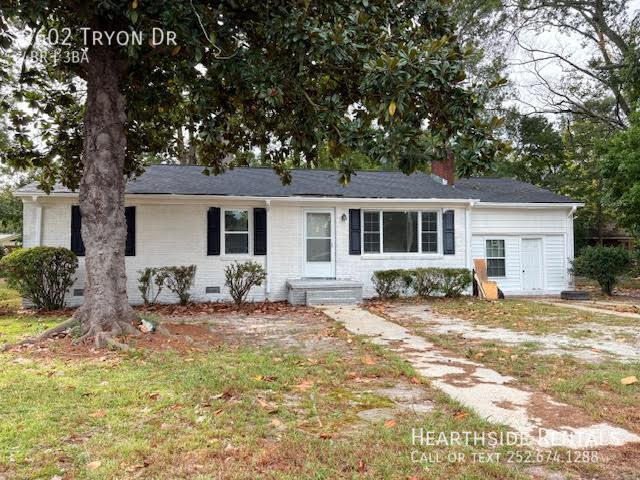 Building Photo - 2602 Tryon Dr