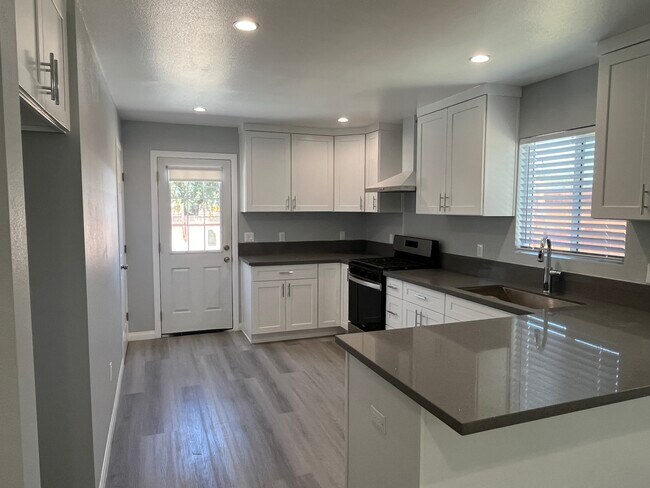 Kitchen (new stove) - 44979 15th St W